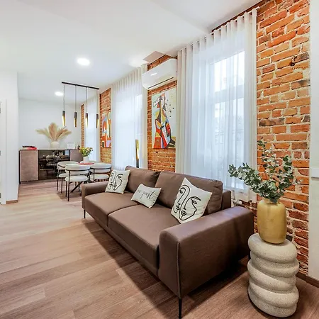 Center Gallery Apartment